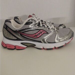 Saucony Grid Stratos 5, Women's Size 9. In excellent condition.